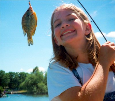 139girls fishing.